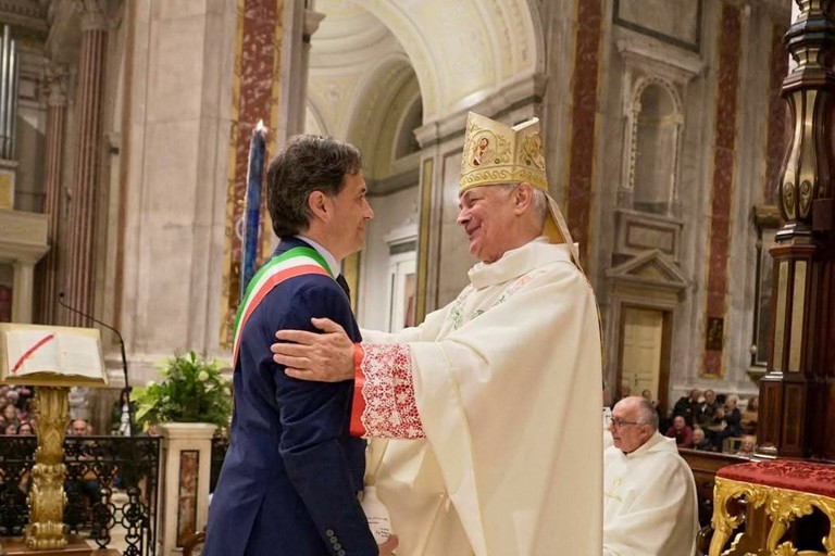 De Chirico e Mons. Cornacchia. <span>Foto Comune di Terlizzi</span>