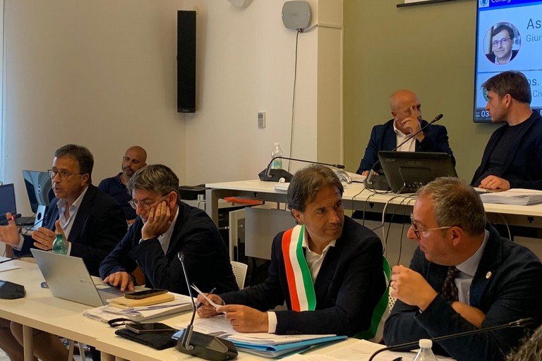 Consiglio comunale - banchi amministrazione. <span>Foto Comune di Terlizzi</span>