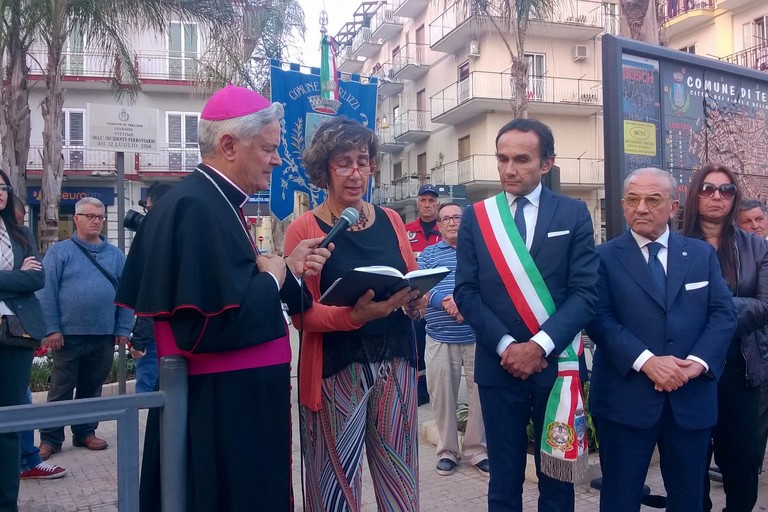 I giardini di piazza Europa per ricordare le vittime del 12 luglio 2016 - LE FOTO
