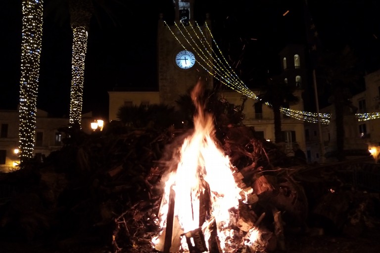 Fuoco di Santa Lucia Terlizzi. <span>Foto Cosma Cacciapaglia</span>