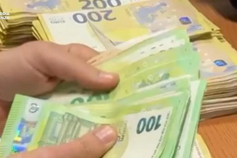 Usura, soldi prestati con interessi del 1.260% annui: quattro arresti. I NOMI