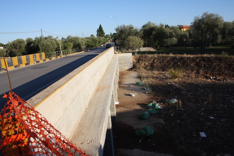 rifiuti al ponte di san magno