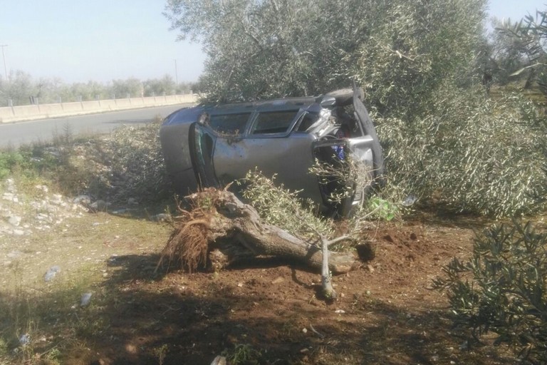 incidente auto fuori strada