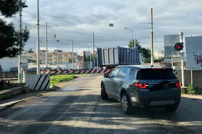 Camion oltre le sbarre