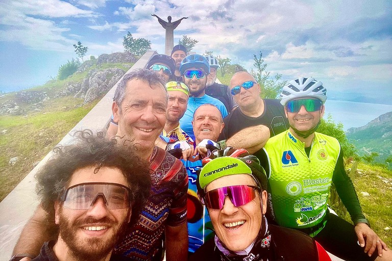 I temerari di Coast to coast da Terlizzi a Matera ai piedi della statua di Cristo Redentore