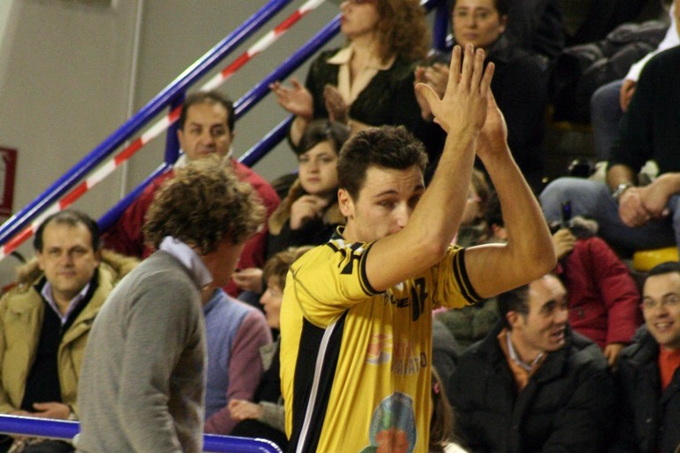 Gianluca Bisci con la maglia della Volley 2000 Terlizzi