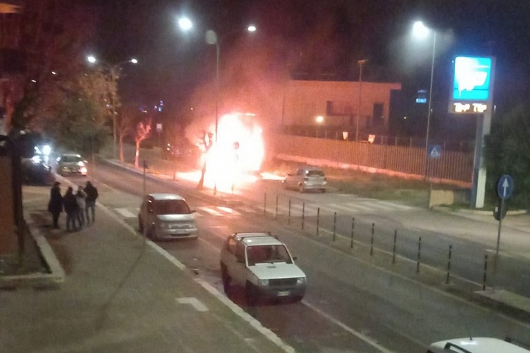 L'incendio avvenuto in viale Federico II