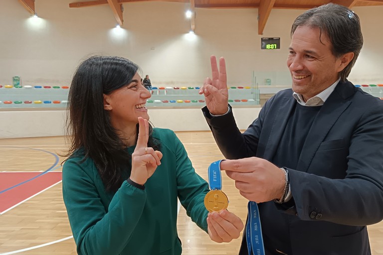 Luciléia ed il sindaco Michelangelo De Chirico. <span>Foto Francesco Pitto'</span>