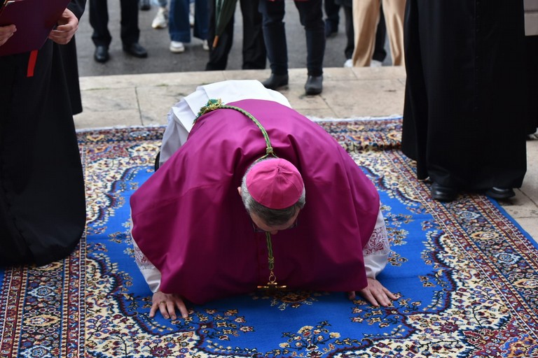 Mons. Domenico Basile - ingresso in Diocesi. <span>Foto Ruggiero de Virgilio</span>