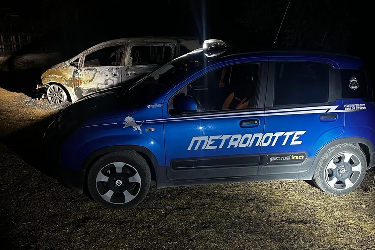 L'Audi incendiata ritrovata dalla Metronotte