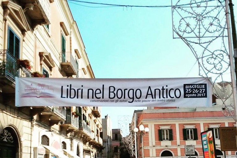 libri nel borgo antico