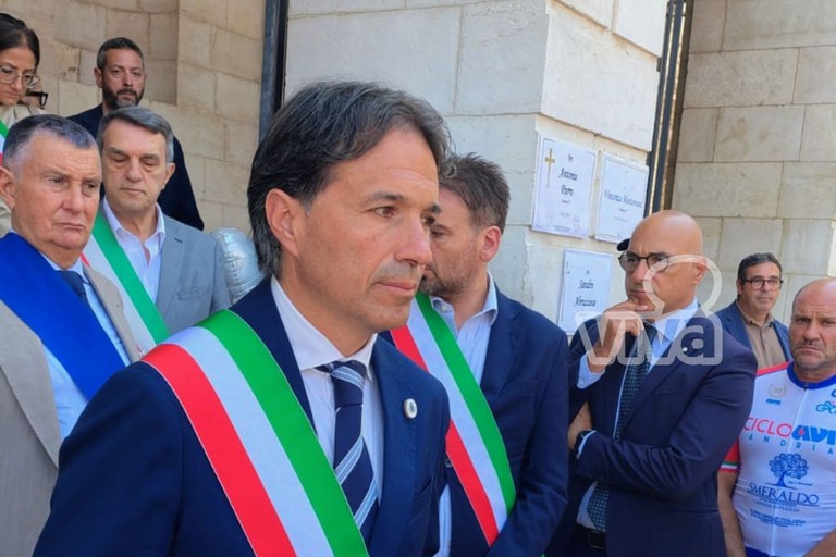 Il Sindaco di Terlizzi Michelangelo De Chirico ai funerali dei tre ciclisti ad Andria. <span>Foto Ida Vinella</span>
