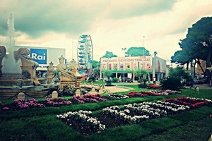 fiera del levante, la fontana monumentale allestita con i fiori di Terlizzi