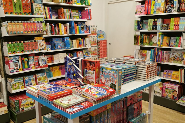 Mondadori Bookstore