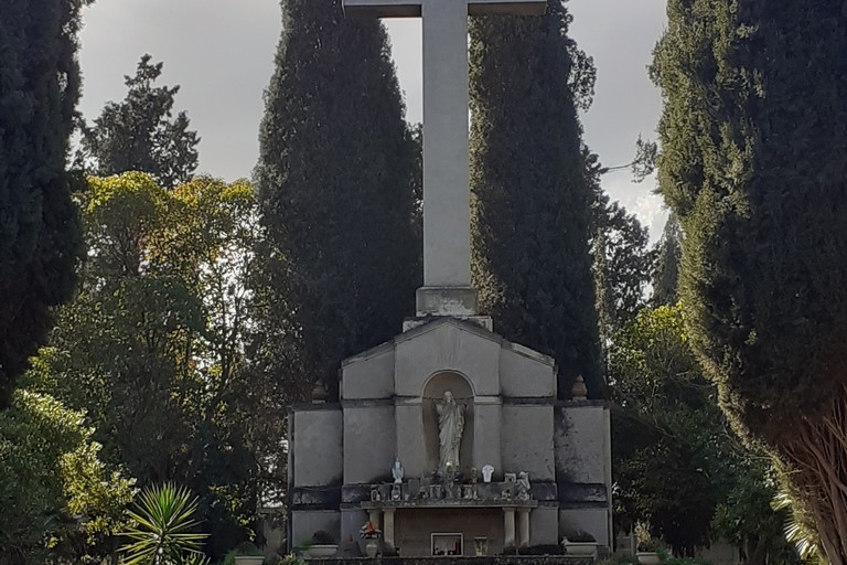 Monumento ai Caduti di tutte le guerre progettista Ing F Bonaduce costruttore M Vendola promotore Don G Cataldi cappellano cimitero Copia