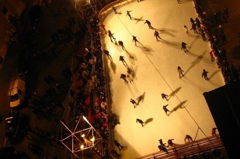 Pista di pattinaggio su ghiaccio. <span>Foto Cosma Cacciapaglia</span>