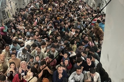 Profughi afghani su aereo USA