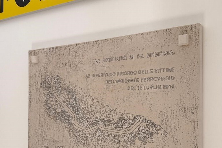 Strage ferroviaria, completata l'apposizione delle targhe commemorative nelle stazioni della Ferrotramviaria