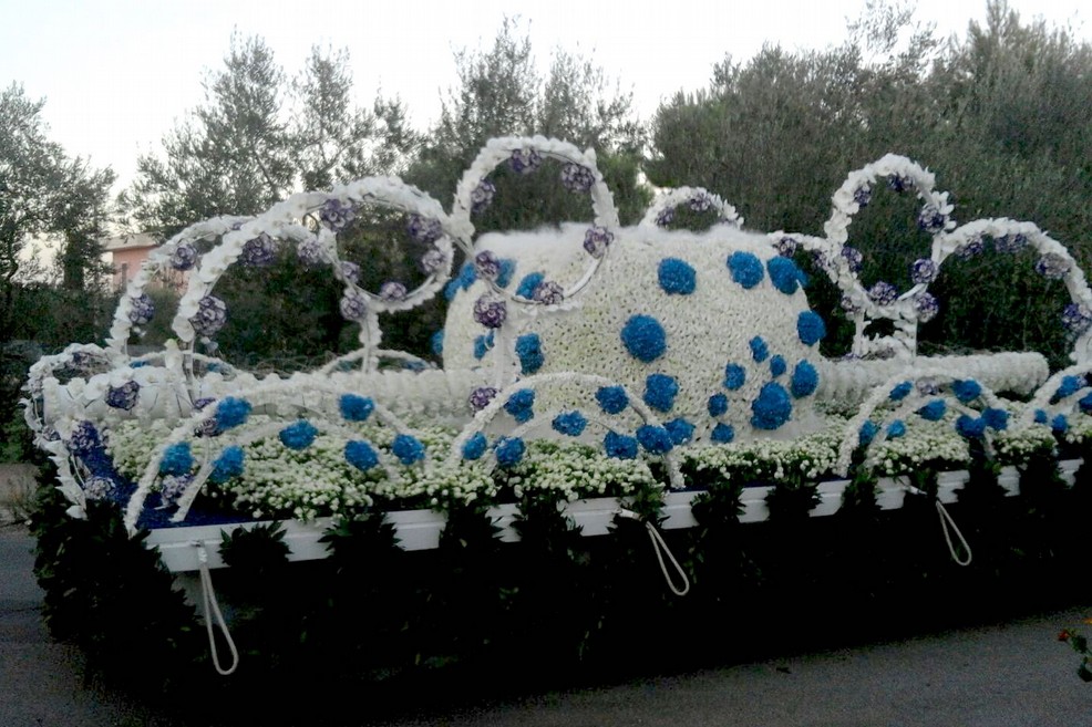 carro floreale