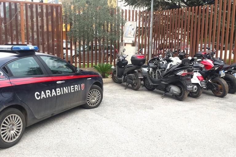 carabinieri moto rubate