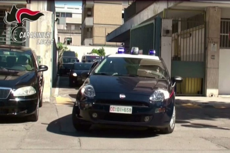 carabinieri lecce