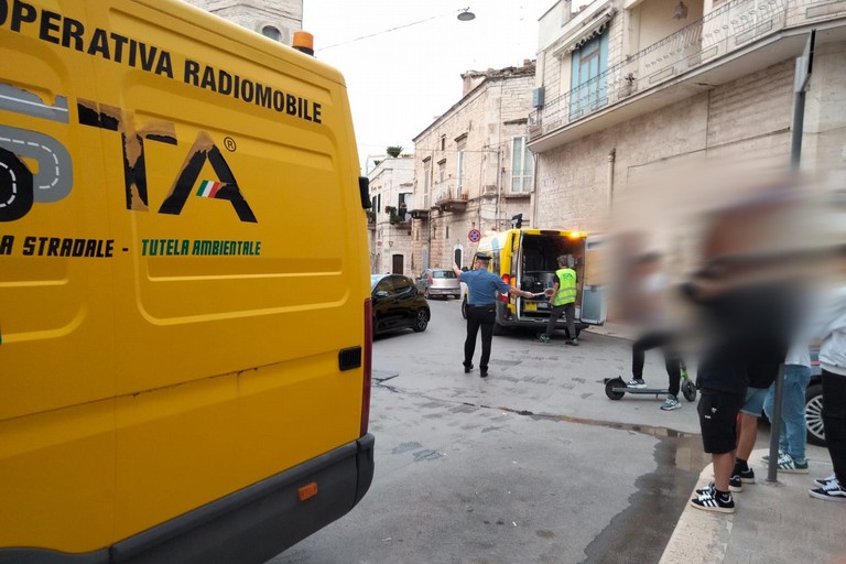 Incidente in via XX settembre, moto contro auto: nessun ferito