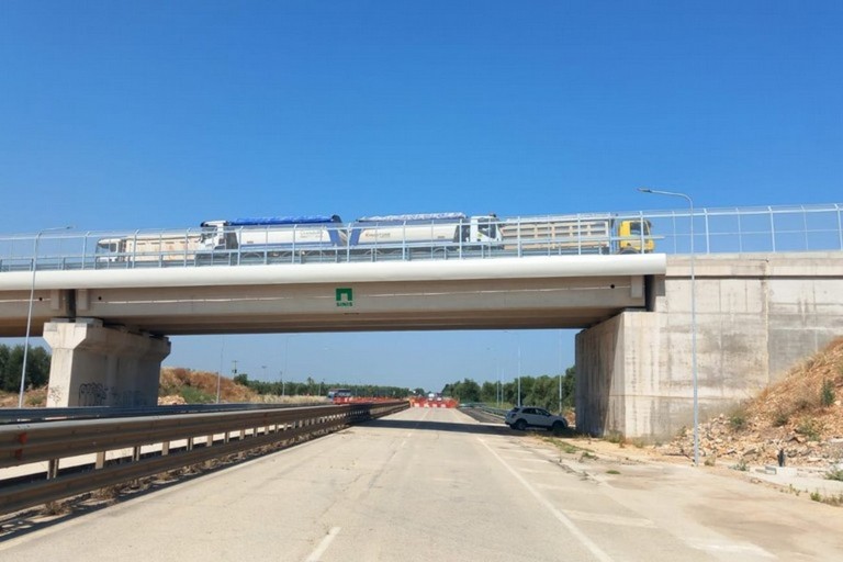Prove di carica sul ponte sp 231. <span>Foto La redazione</span>