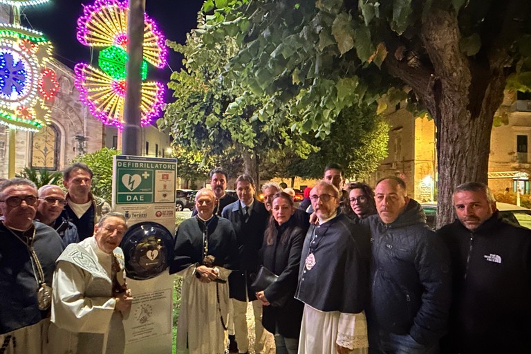 Nuovo defibrillatore ad accesso pubblico. <span>Foto Paolo Alberto Malerba</span>