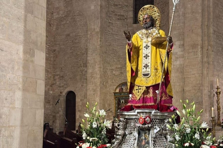composizioni floreali di Terlizzi alla Basilica di San Nicola. <span>Foto Paolo Alberto Malerba</span>